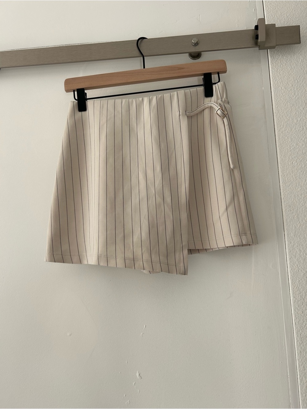 Wrap Cream Striped skort OYSHO